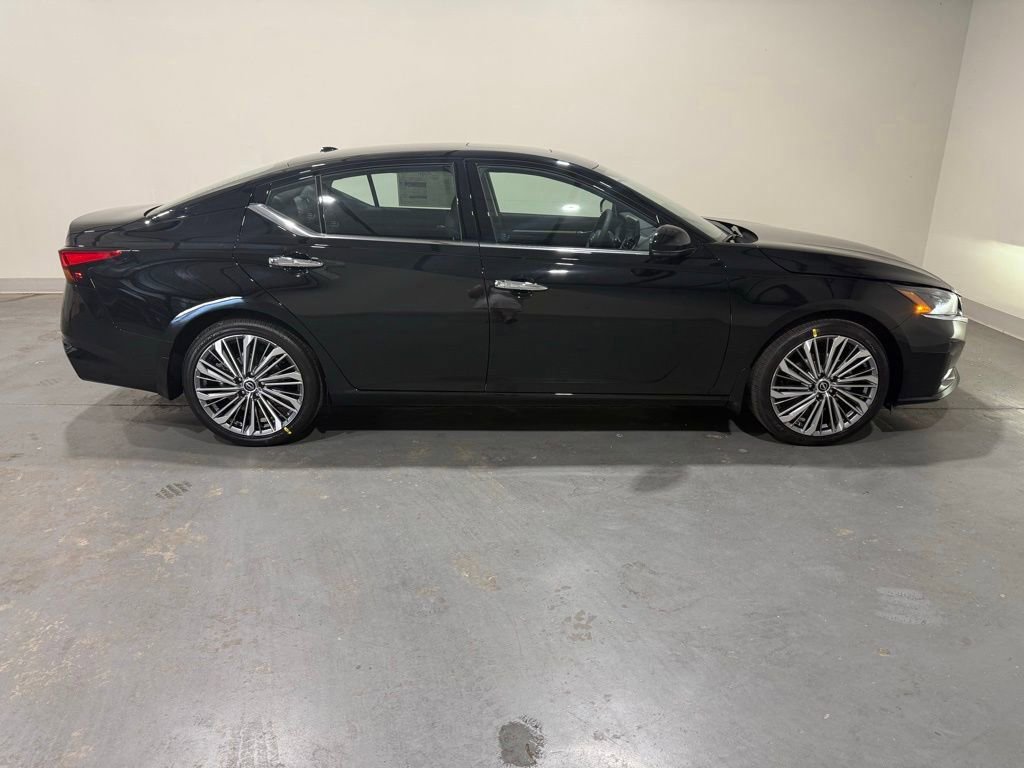 New 2025 Nissan Altima 2.5 SL image 8
