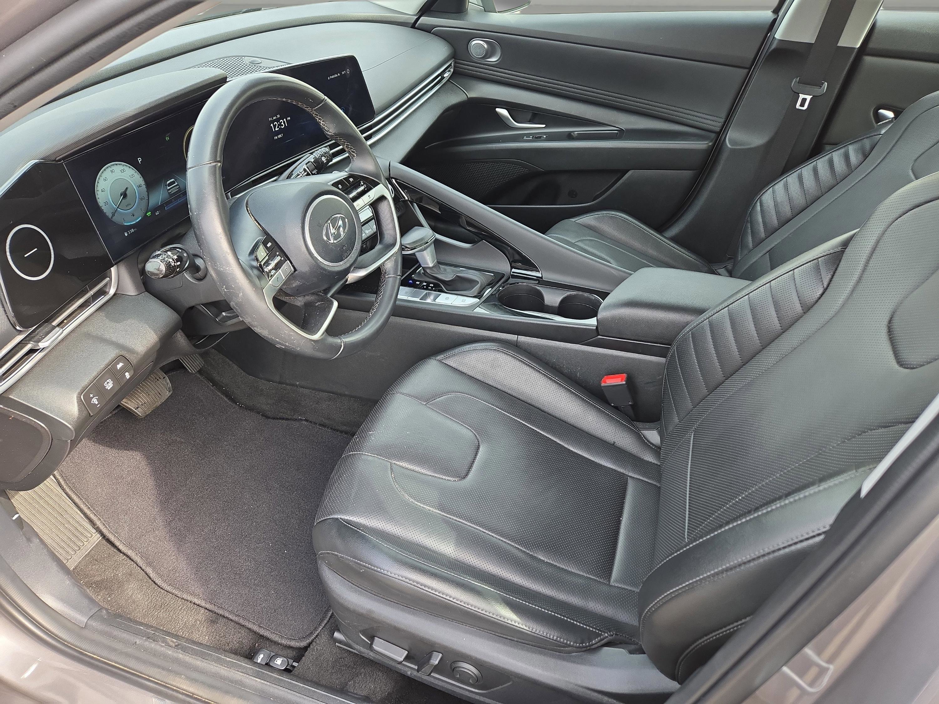 Used 2023 Hyundai Elantra Limited image 12