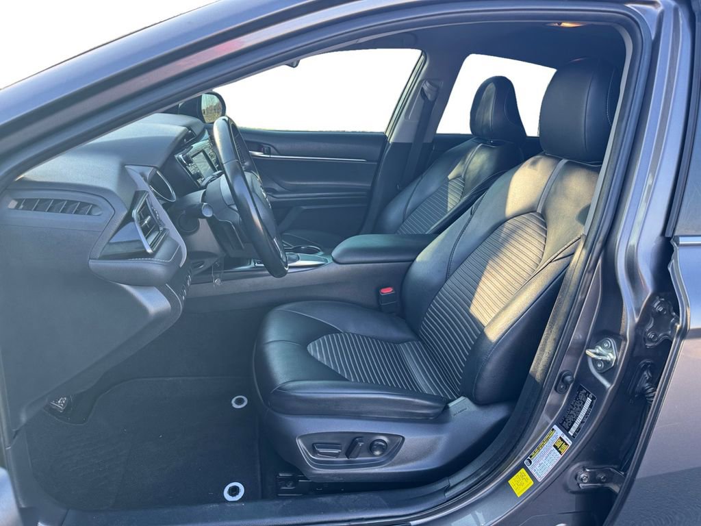 Used 2020 Toyota Camry SE image 10