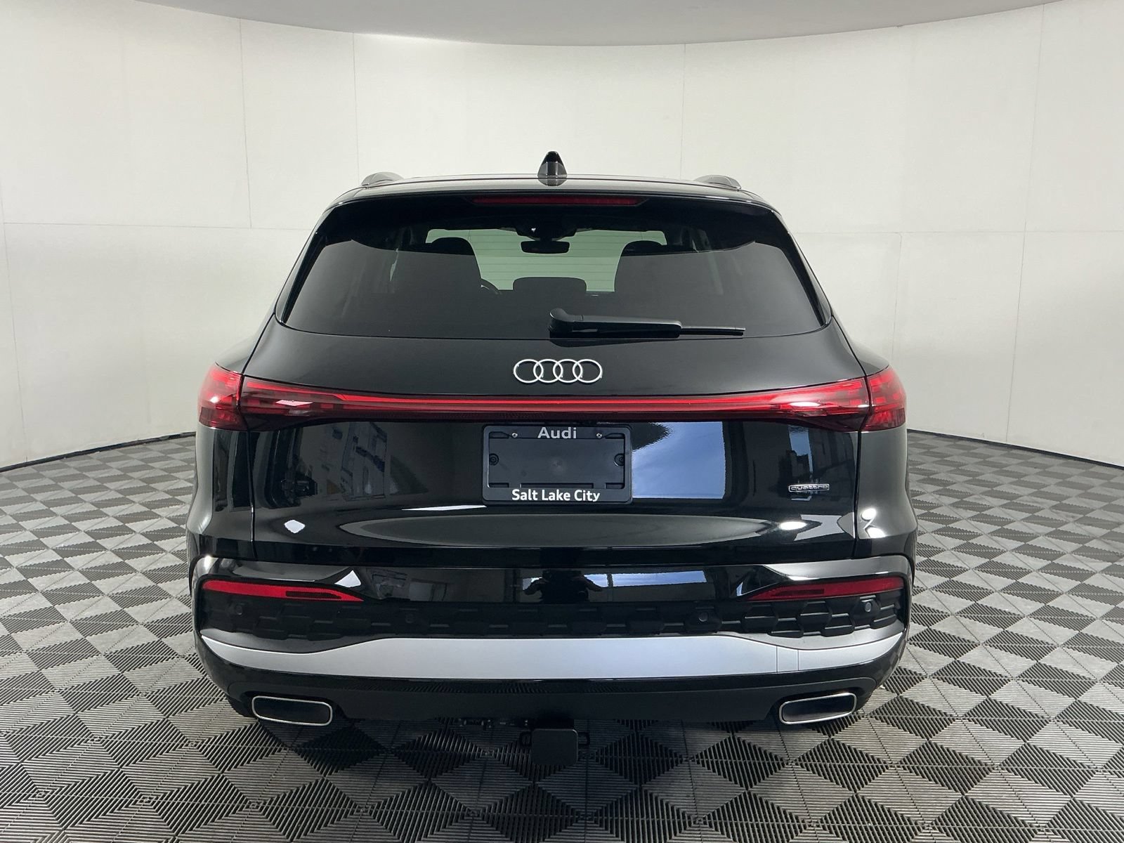 Used 2025 Audi Q5 Premium Plus w/ Premium Plus AWD/4WD image 7