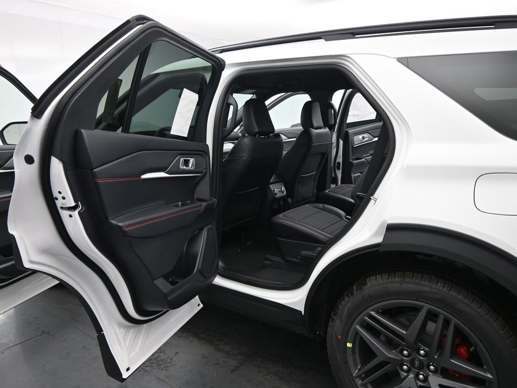 New 2026 Ford Explorer ST-Line image 17