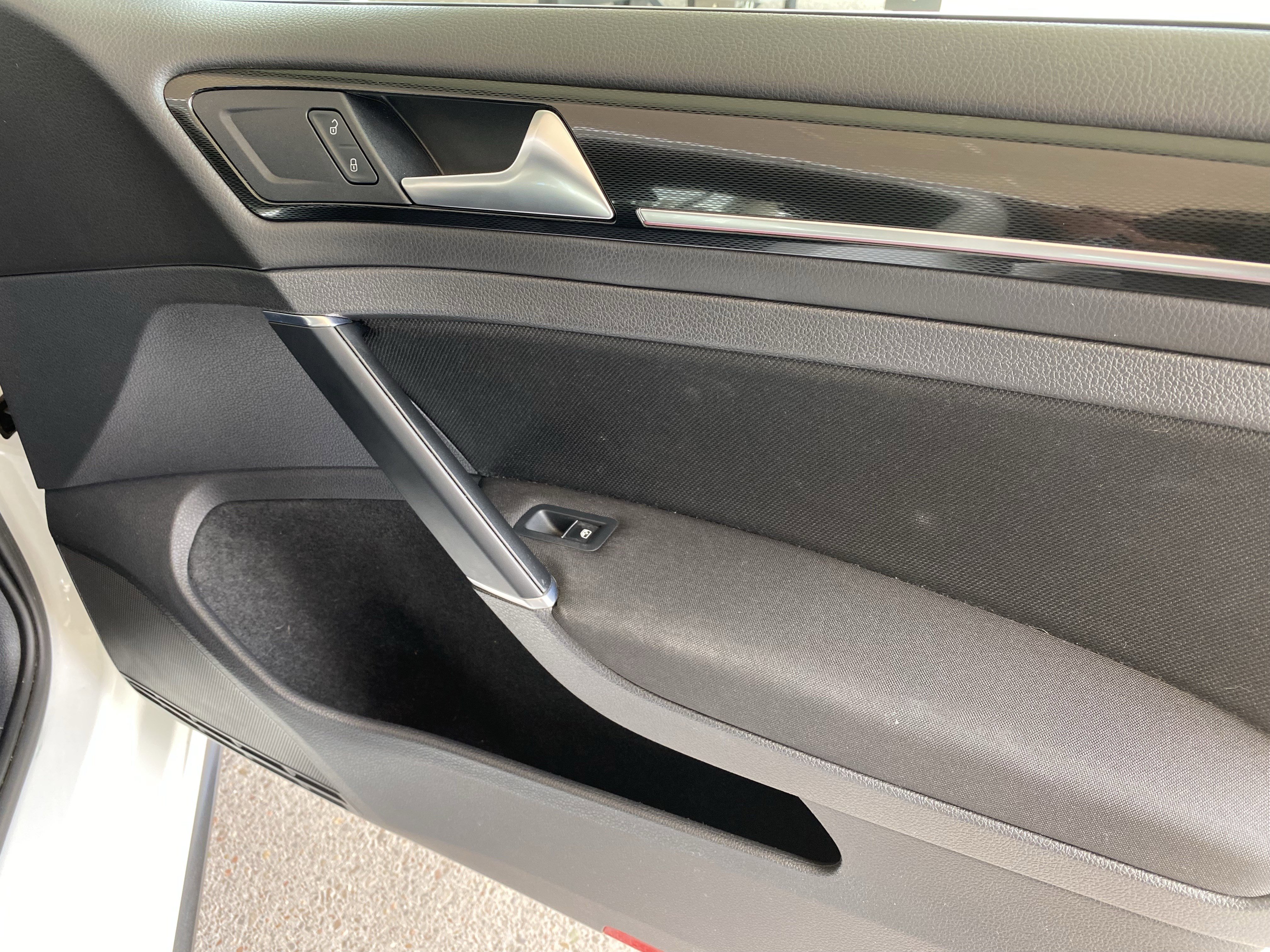 Used 2017 Volkswagen GTI Sport image 33