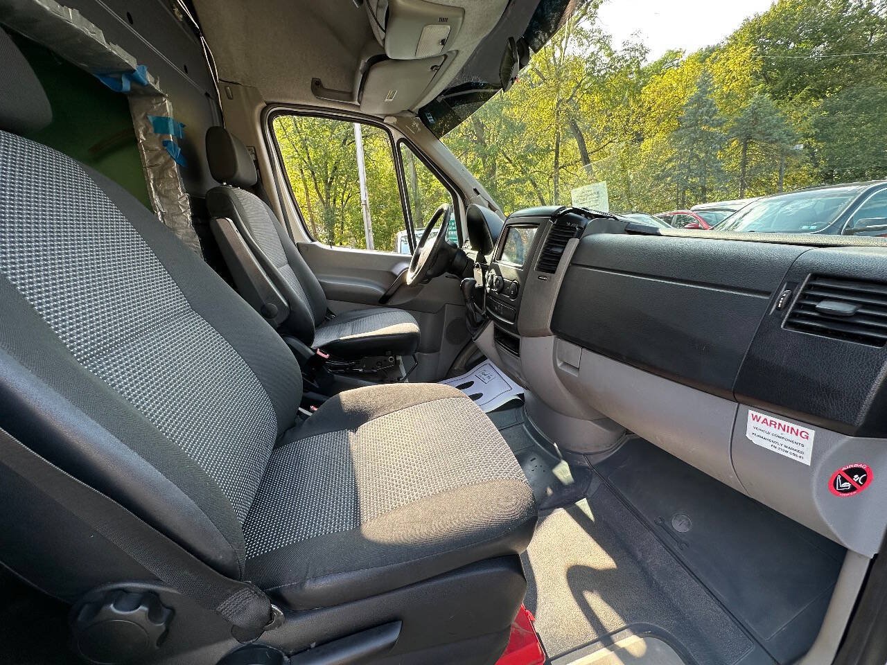 Used 2010 Freightliner Sprinter 3500 RWD image 5