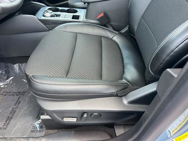 New 2024 Ford Escape SE image 11