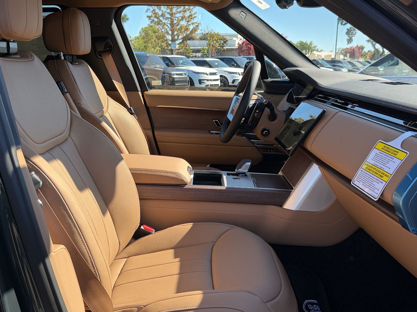 New 2026 Land Rover Range Rover Long Wheelbase SE AWD/4WD image 24