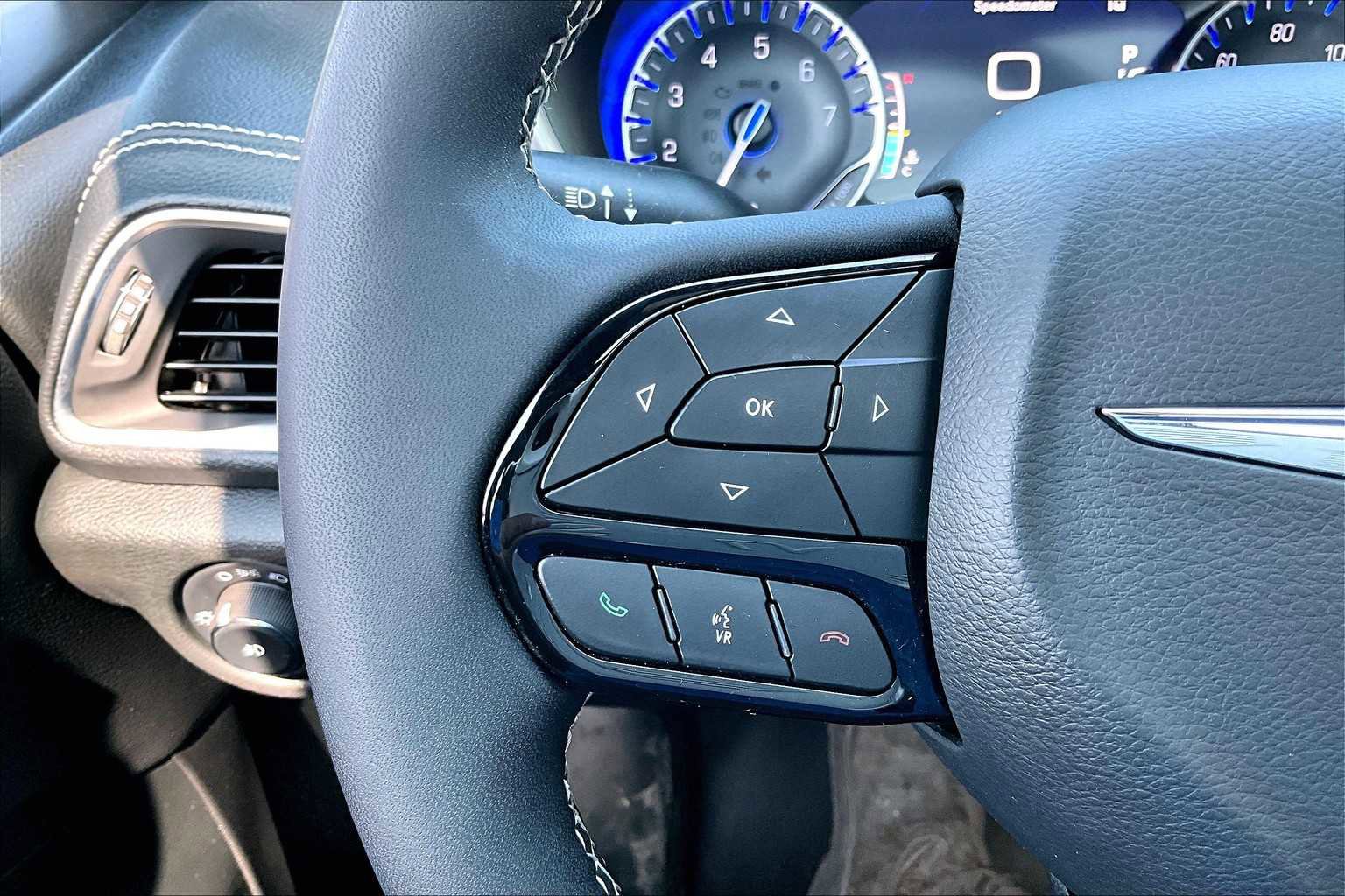 Used 2023 Chrysler Pacifica Limited w/ S Appearance Package image 24