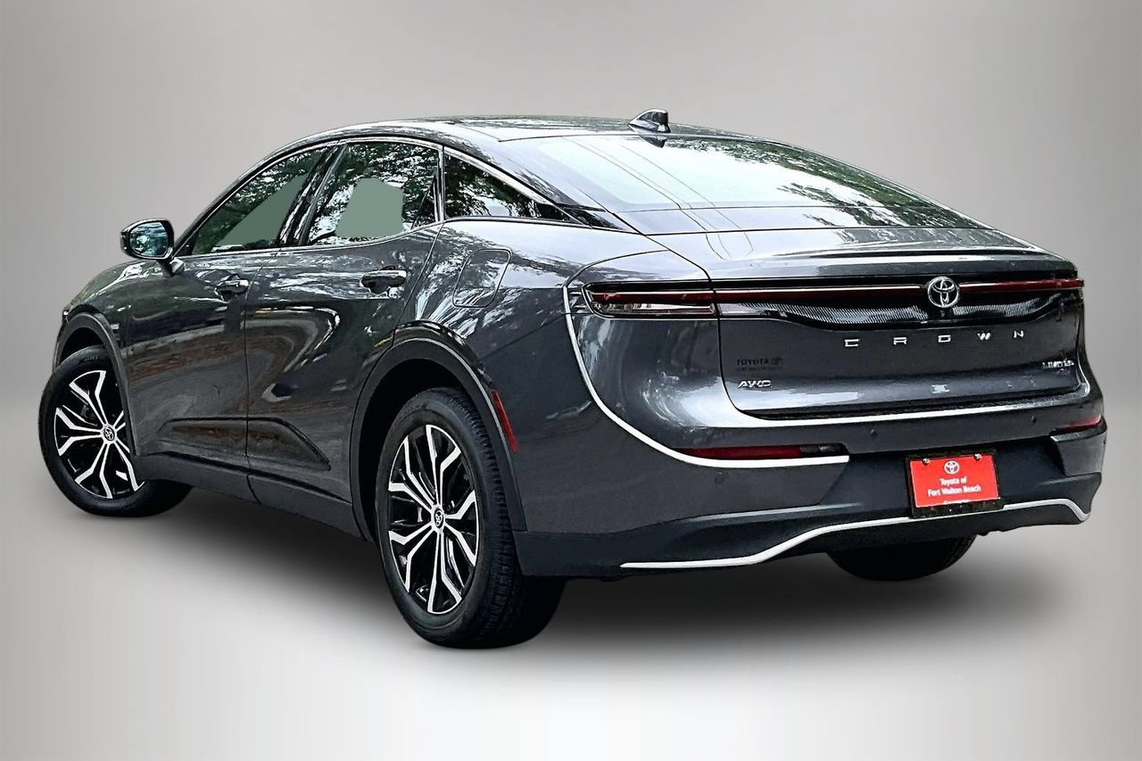 Used 2023 Toyota Crown AWD/4WD image 4