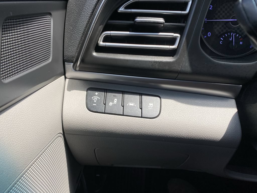 Used 2019 Hyundai Elantra Limited FWD image 20
