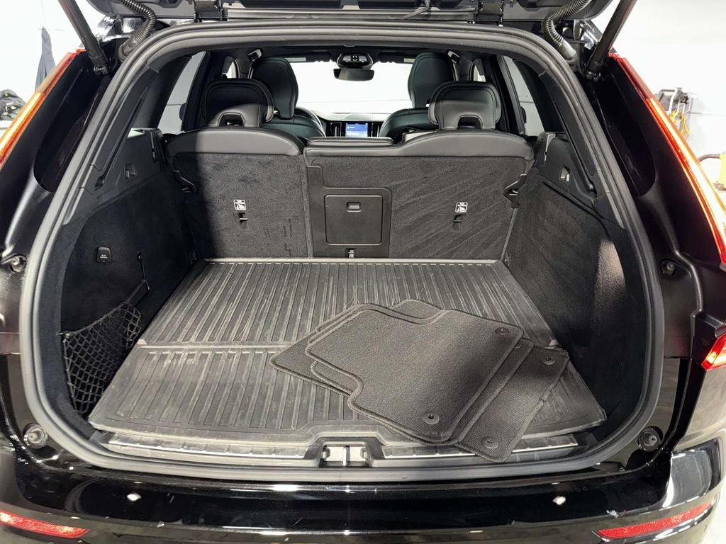 Used 2024 Volvo XC60 T8 Ultimate w/ Climate Package AWD/4WD image 17