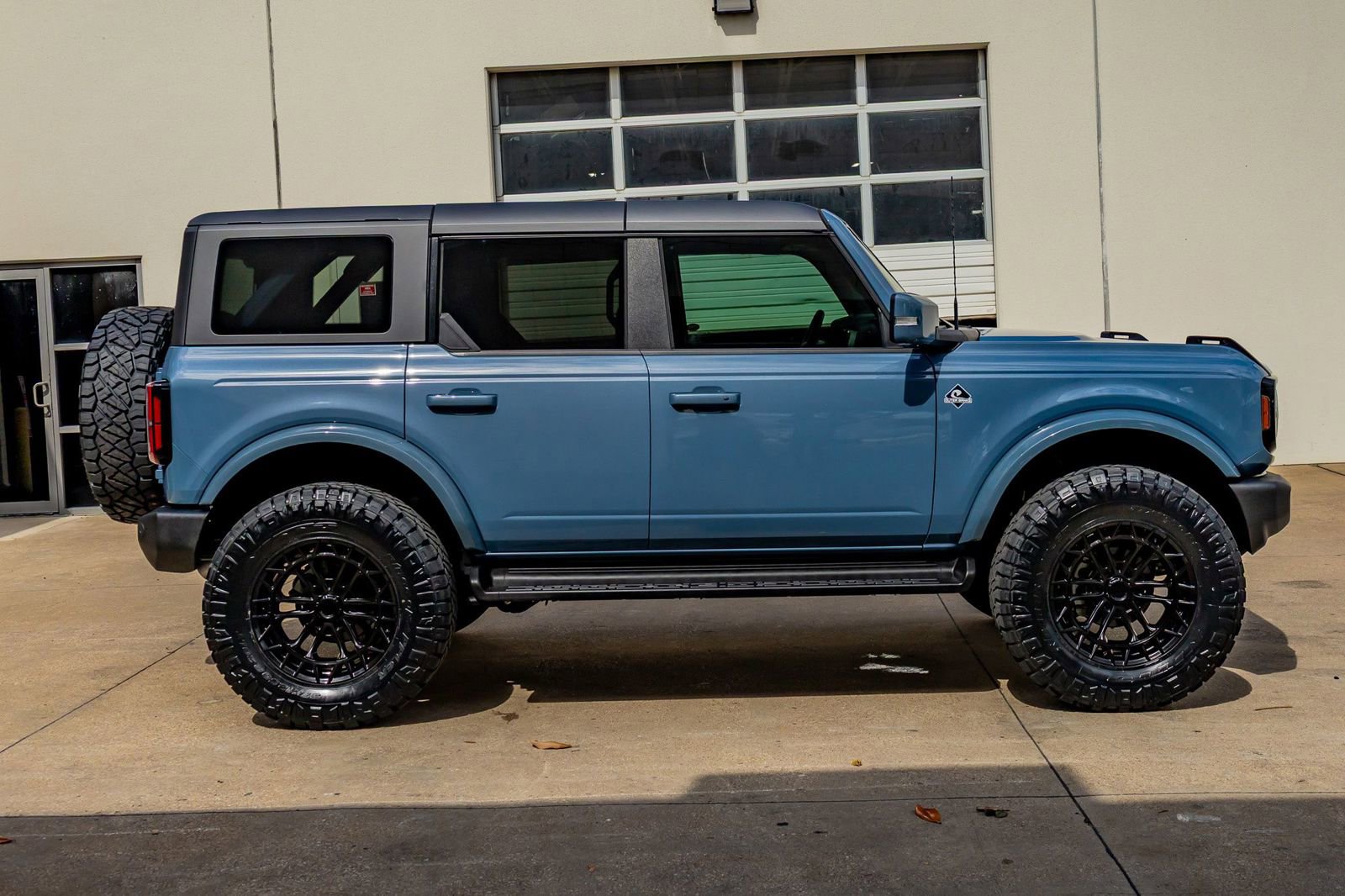 Used 2025 Ford Bronco Outer Banks image 11
