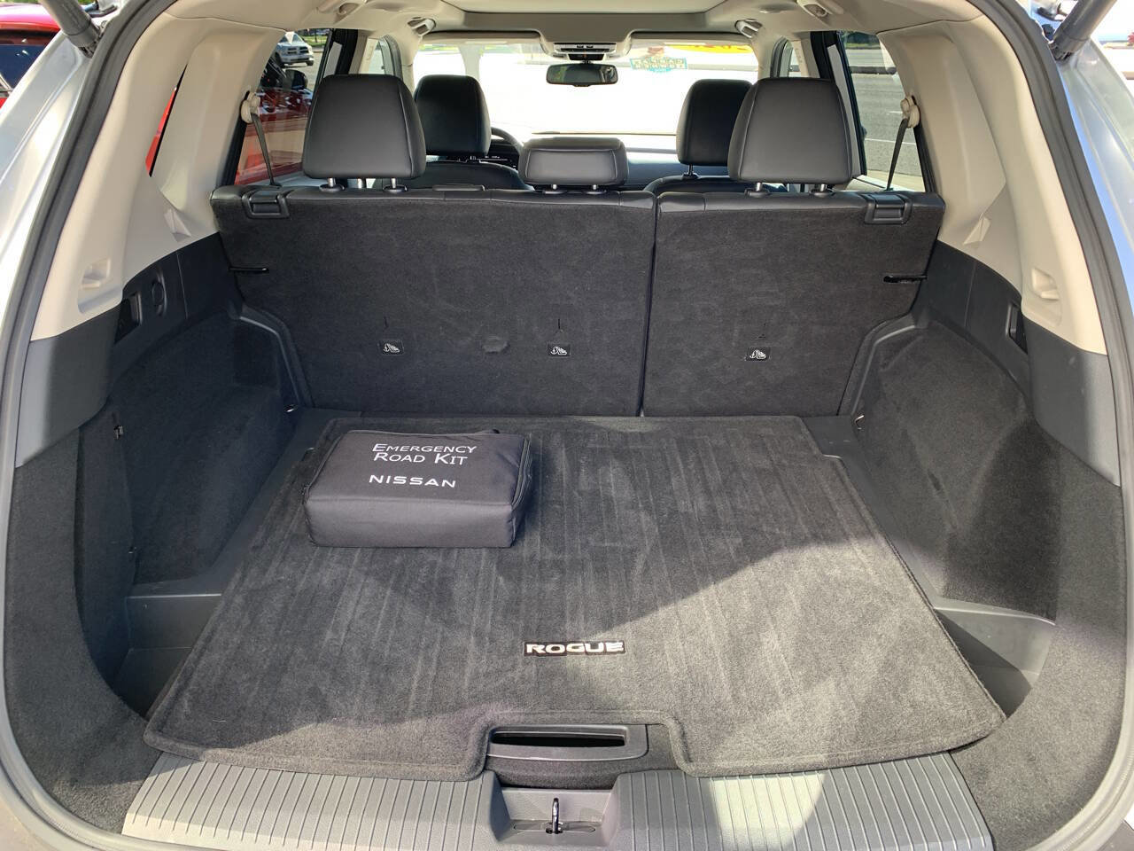 Used 2023 Nissan Rogue Platinum w/ Platinum Premium Package image 11