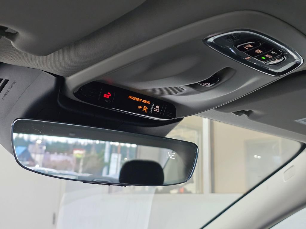 Used 2021 Volvo S60 T6 Momentum w/ Premium Package image 16