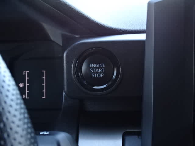 Certified 2025 Toyota Tacoma SR5 AWD/4WD image 30