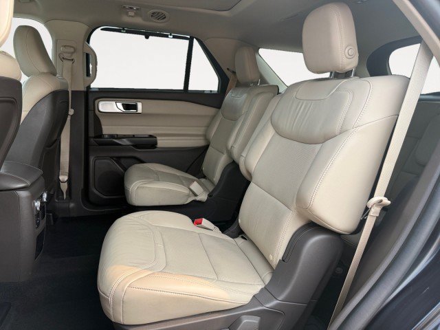 Used 2020 Ford Explorer Platinum w/ Premium Technology Package AWD/4WD image 12