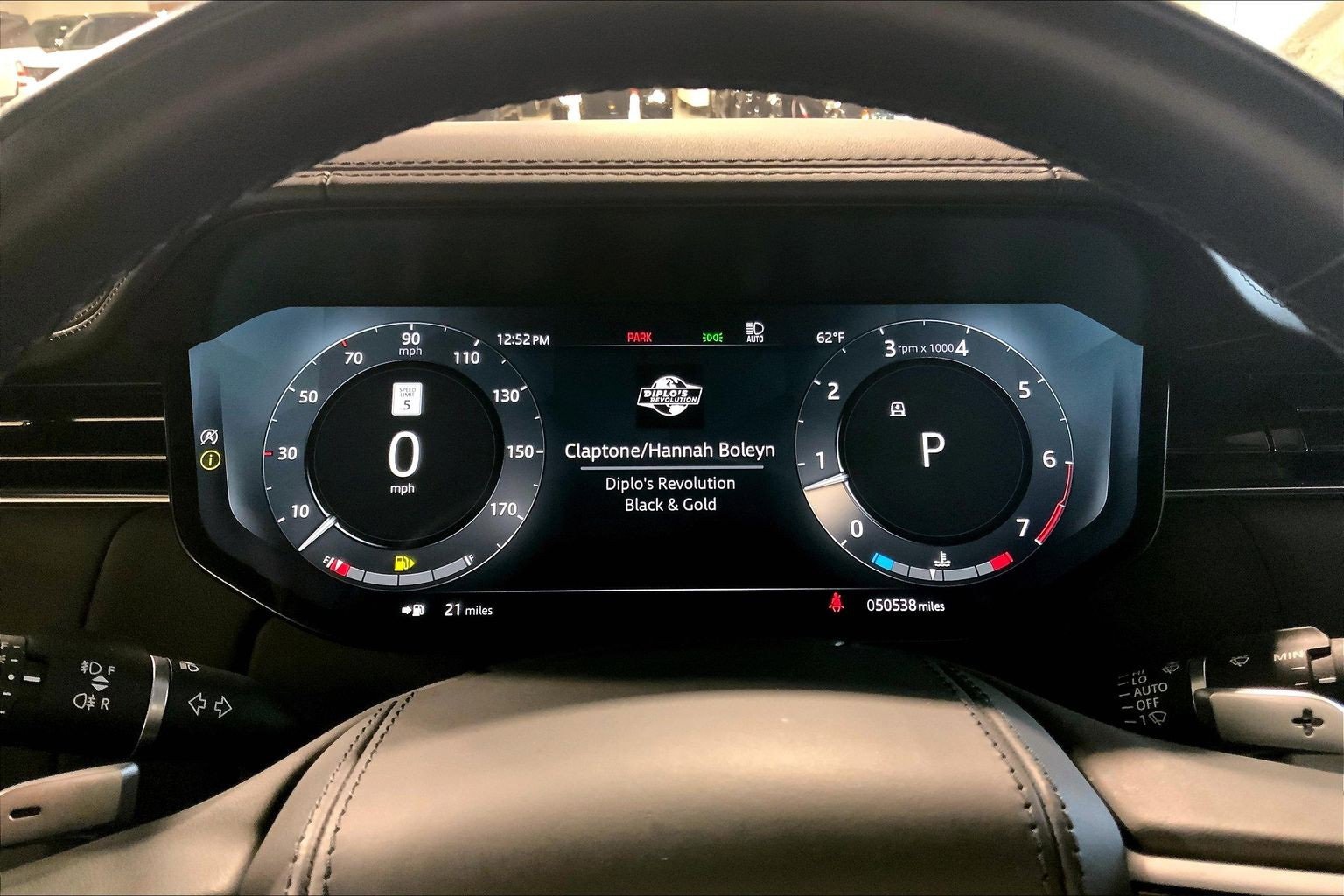 Used 2023 Land Rover Range Rover Long Wheelbase SE image 25