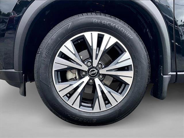 Used 2023 Nissan Rogue SV image 10