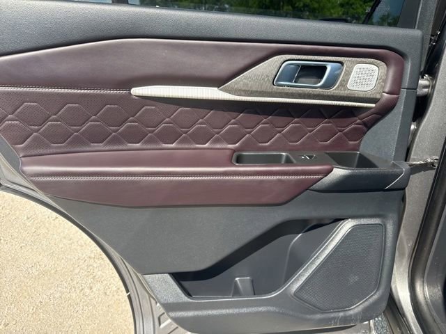 Used 2026 Ford Explorer Platinum w/ LUX Leather Package AWD/4WD image 28