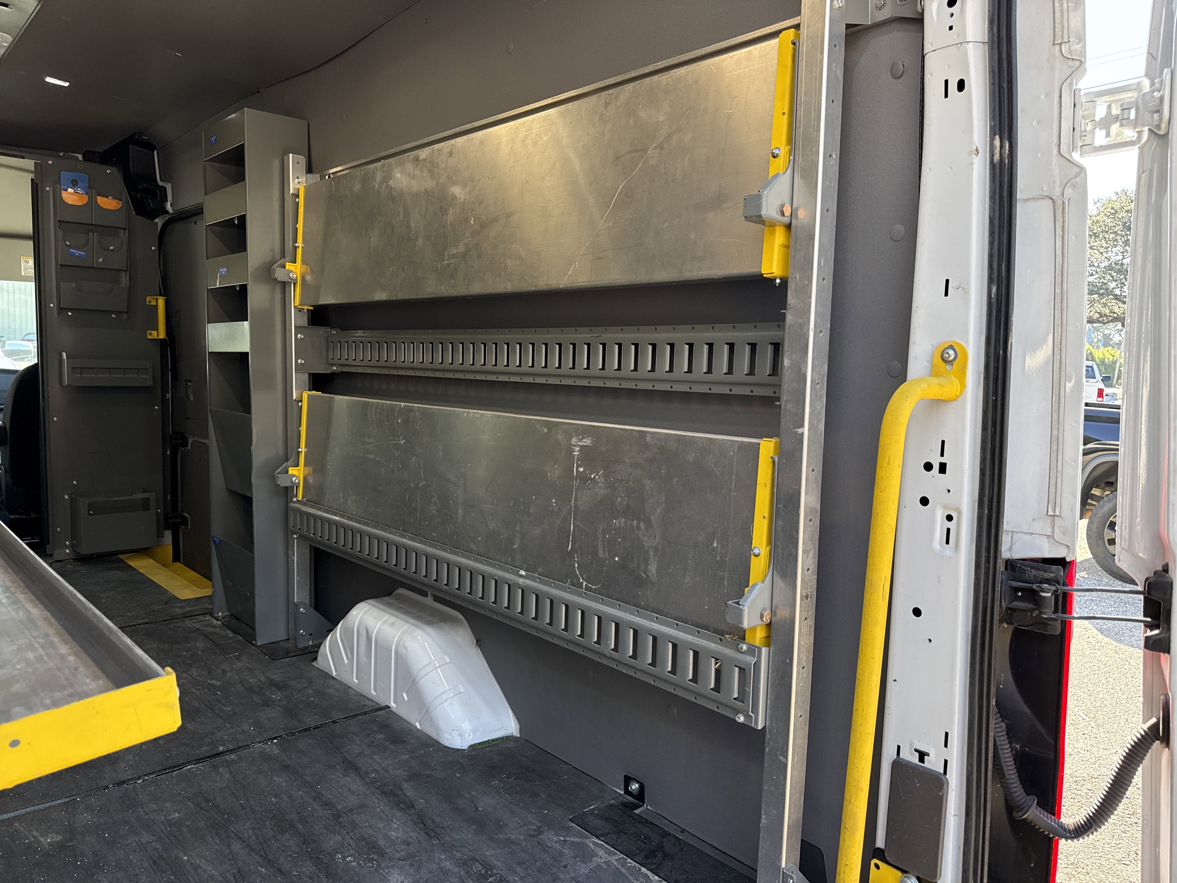 Used 2022 Ford E-Transit 148 High Roof Extended image 30