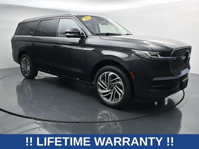 Used 2025 Lincoln Navigator L Reserve AWD/4WD image 2