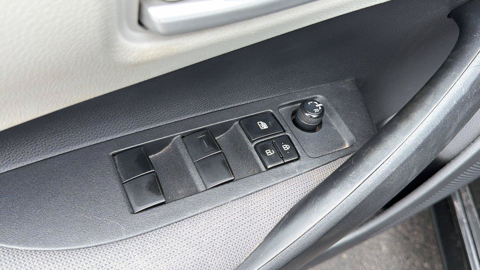 Used 2021 Toyota Corolla LE w/ Carpet Mat Package (TMS) FWD image 12