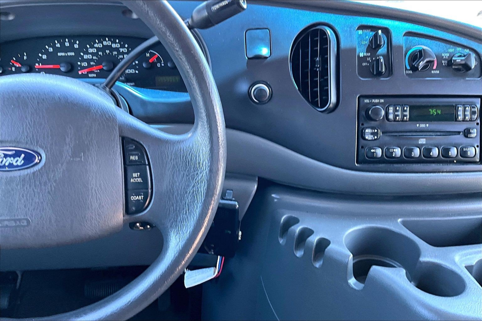 Used 2005 Ford E-350 and Econoline 350 XL RWD image 20