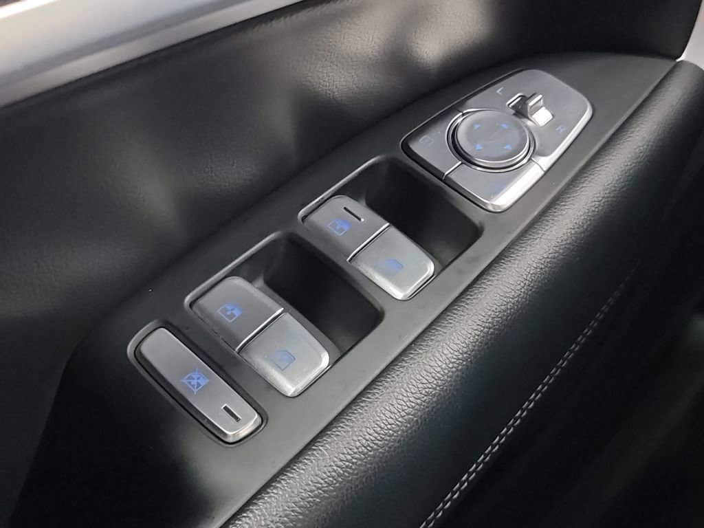 Used 2023 Genesis G70 2.0T image 21