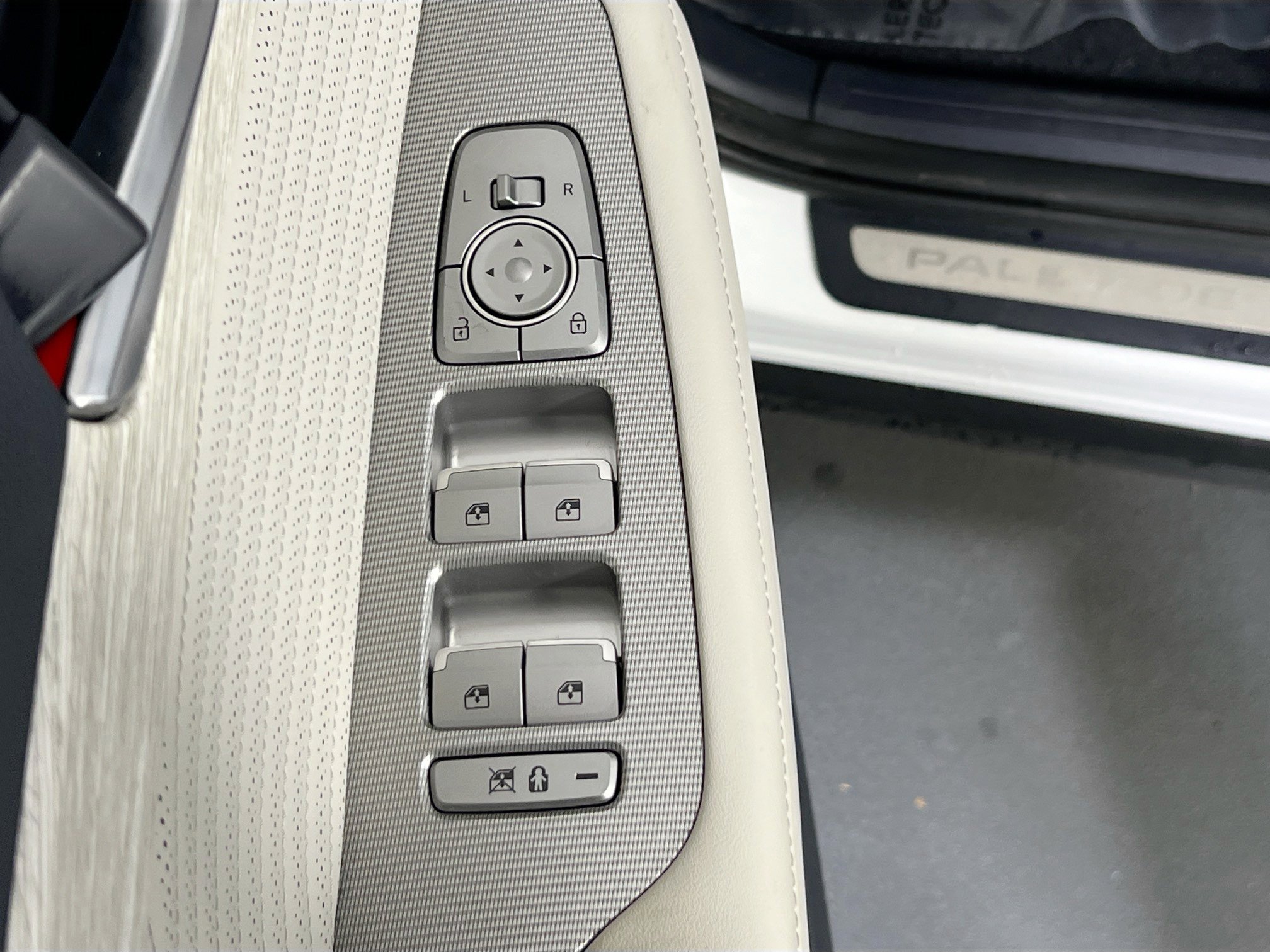 Used 2023 Hyundai Palisade Calligraphy image 18