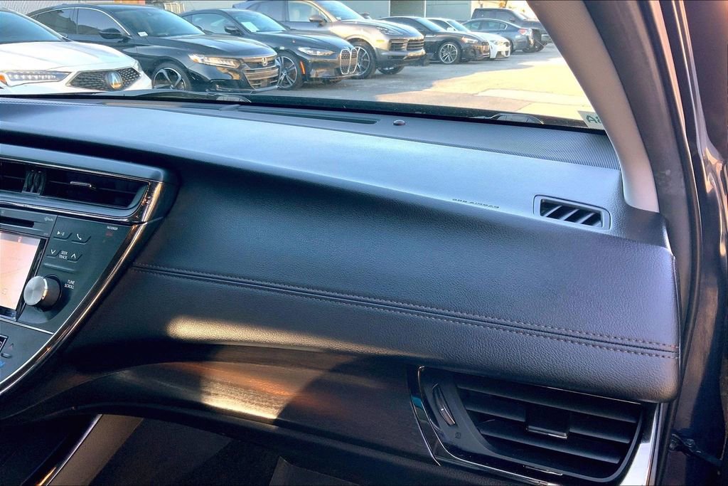 Used 2016 Toyota Avalon Limited image 19