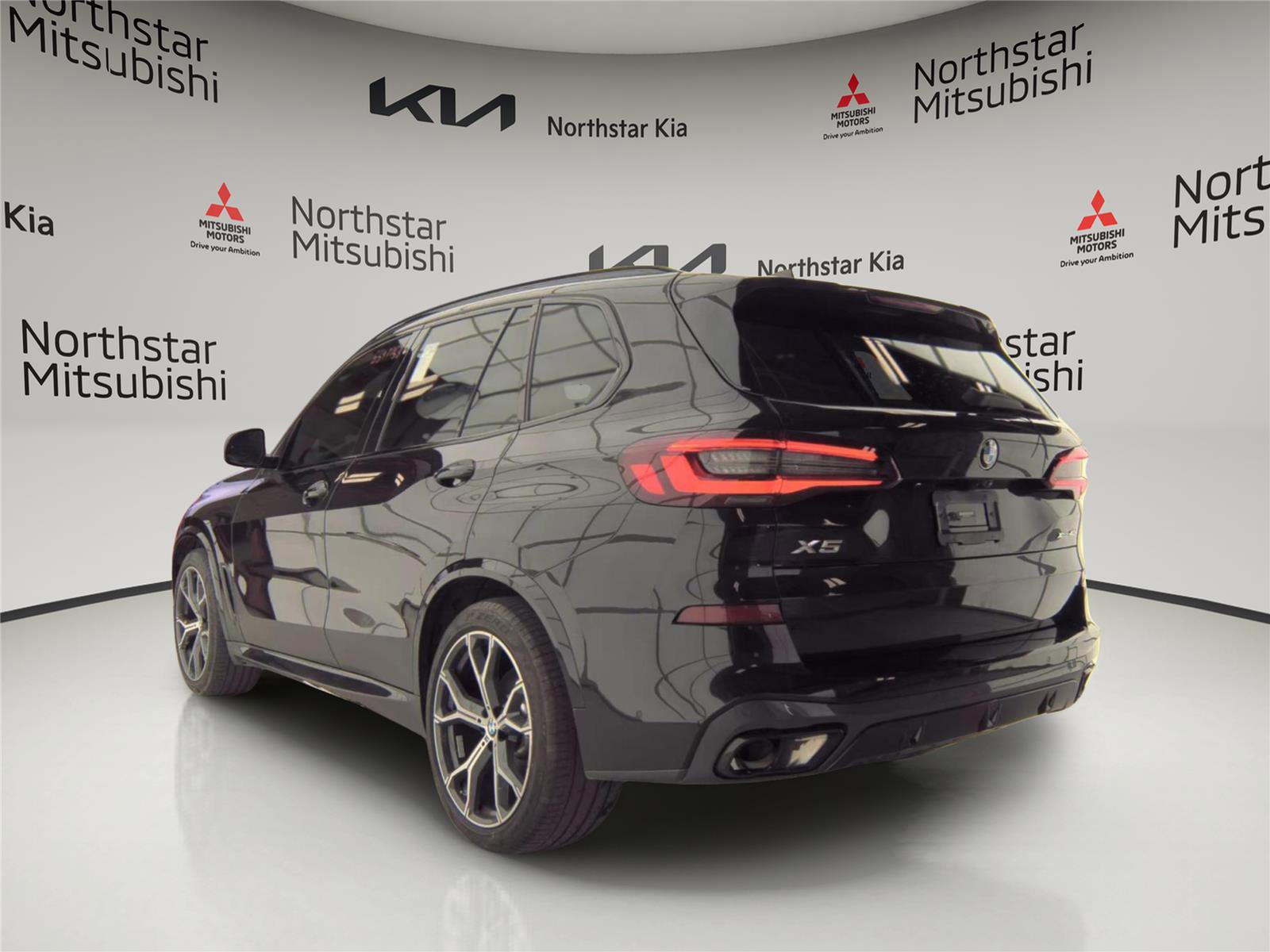 Used 2022 BMW X5 xDrive40i AWD/4WD image 3