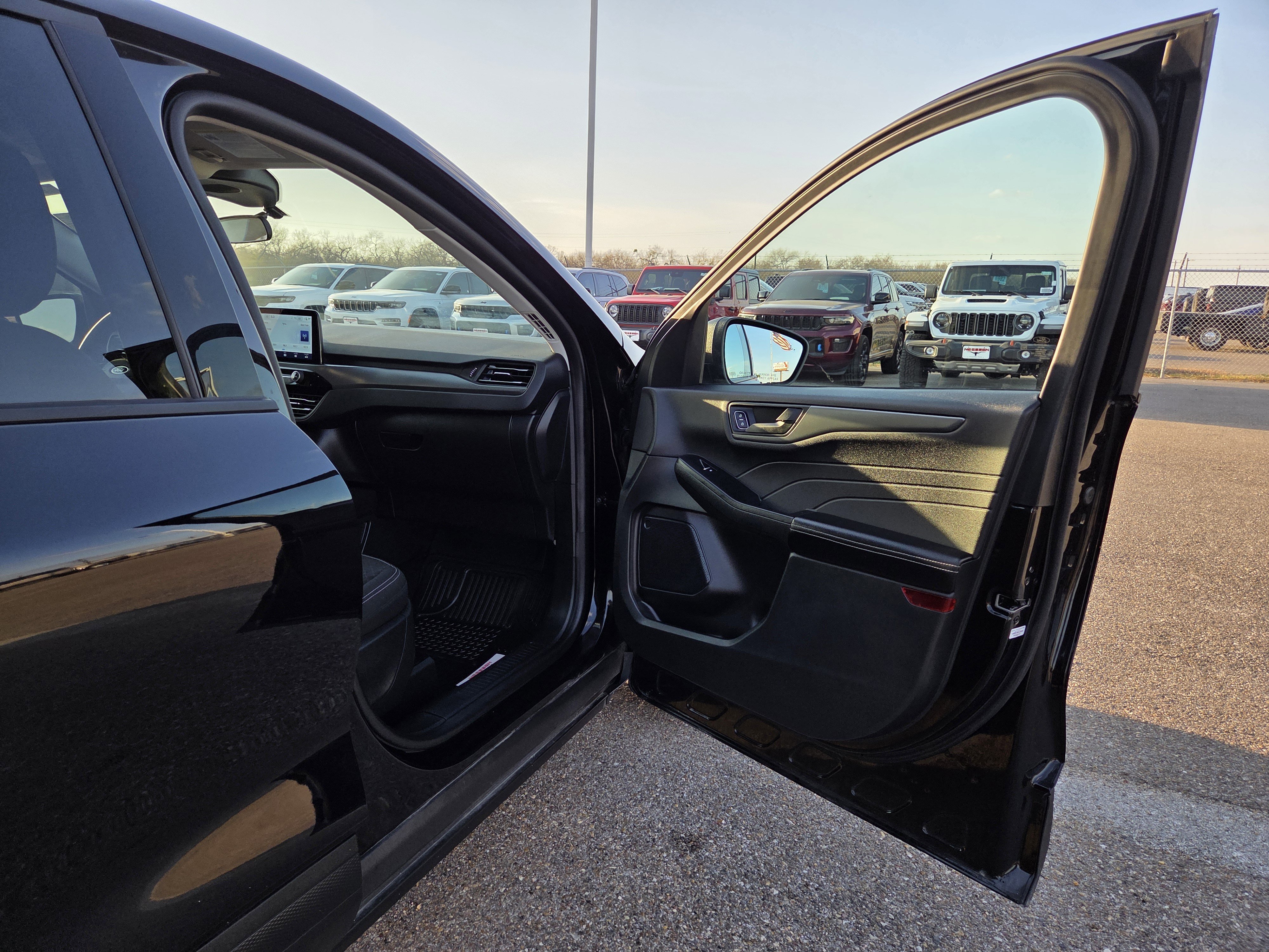 Used 2025 Ford Escape Active image 17