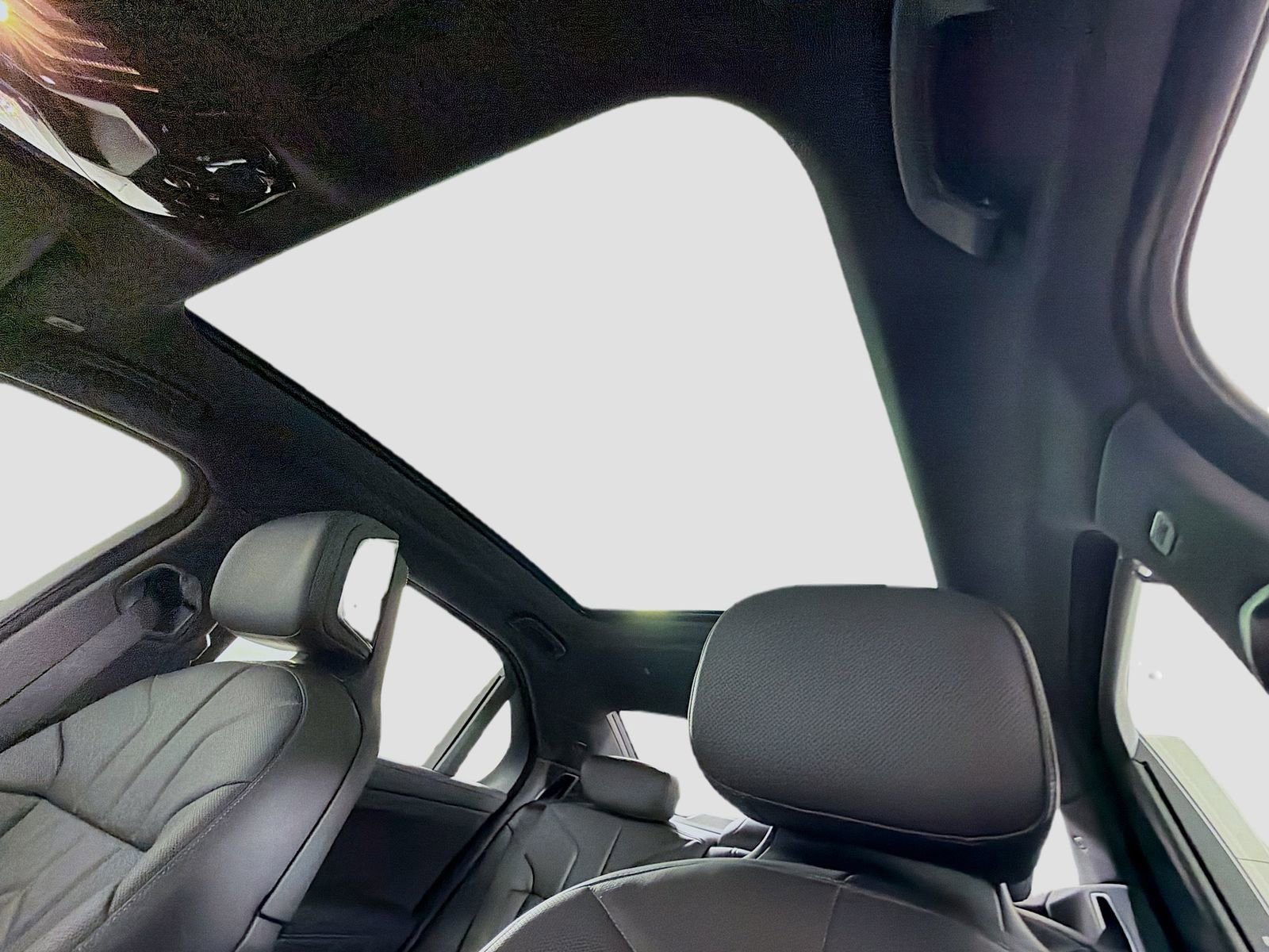 New 2026 BMW 750e xDrive image 15