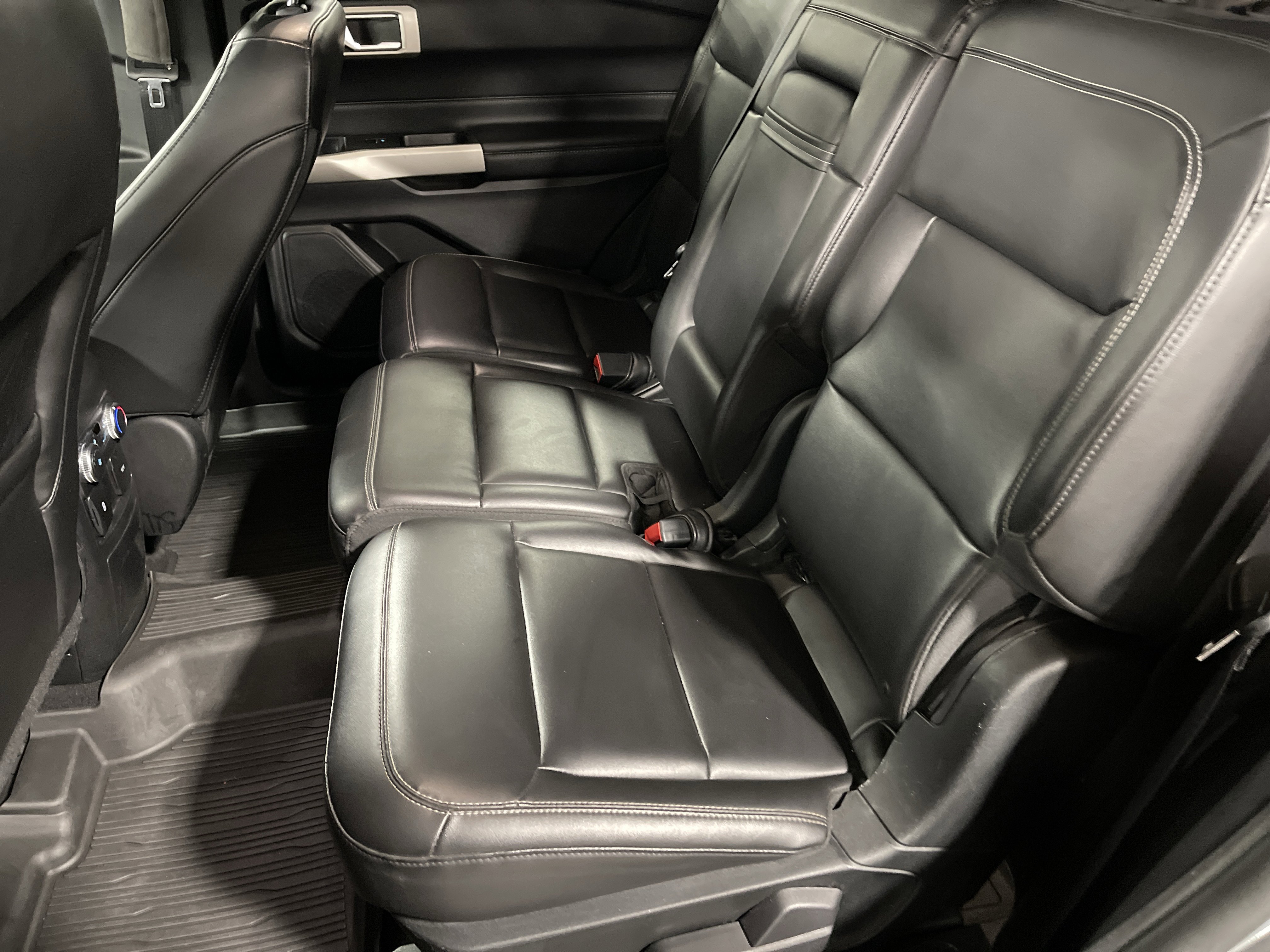 Used 2022 Ford Explorer XLT w/ Equipment Group 202A image 11