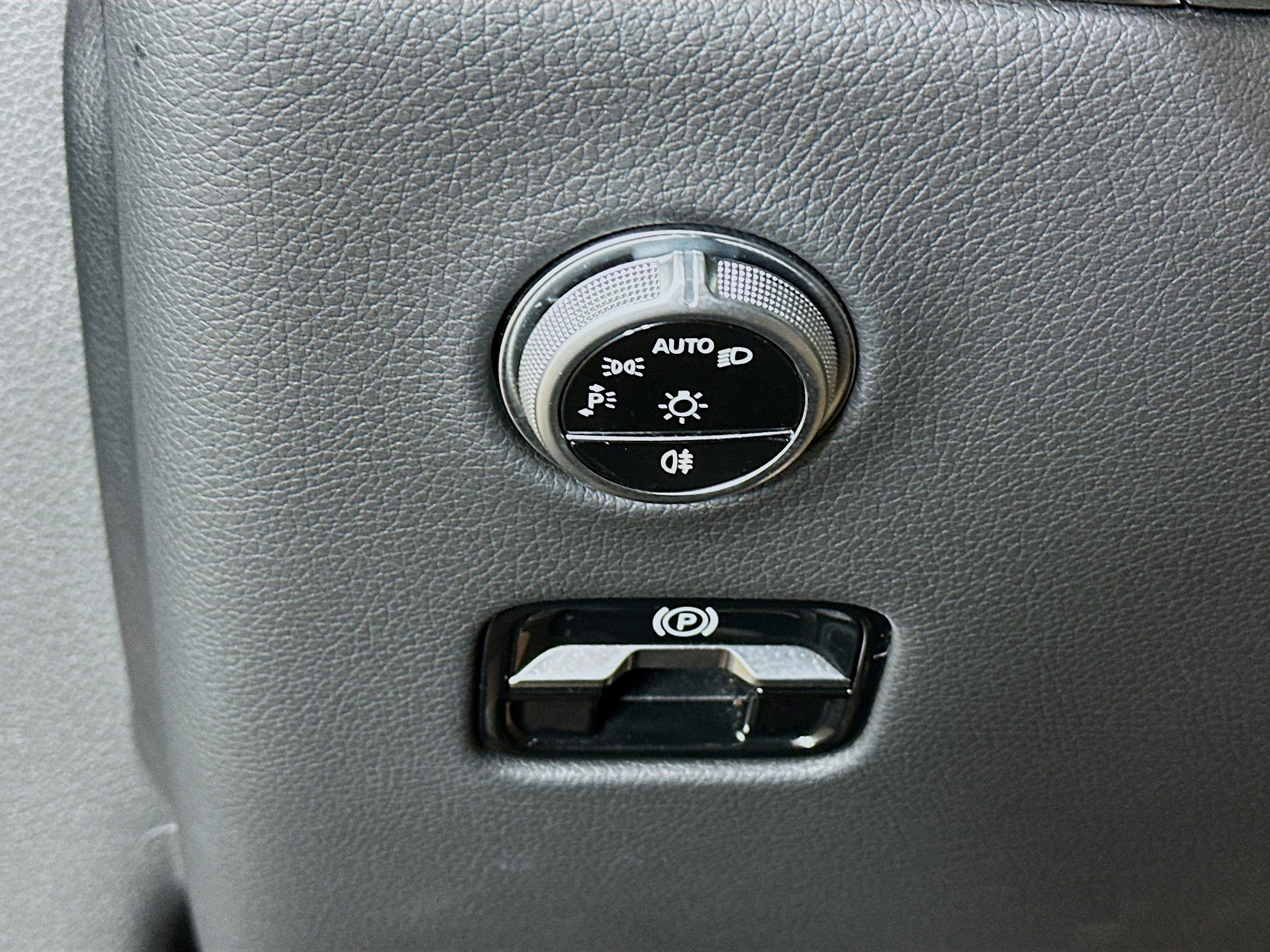 Used 2024 Mercedes-Benz GLC 300 image 17