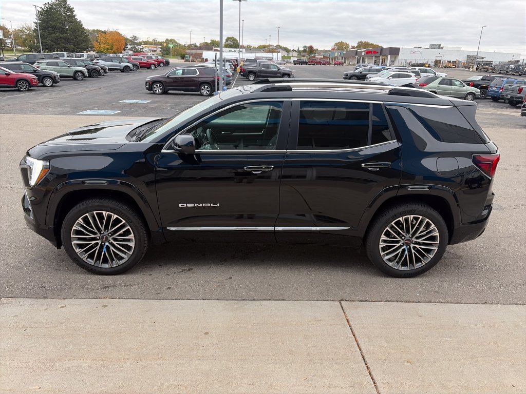 Used 2026 GMC Terrain Denali AWD/4WD image 4
