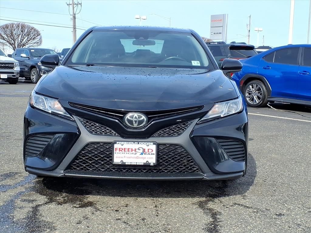Used 2020 Toyota Camry SE image 2