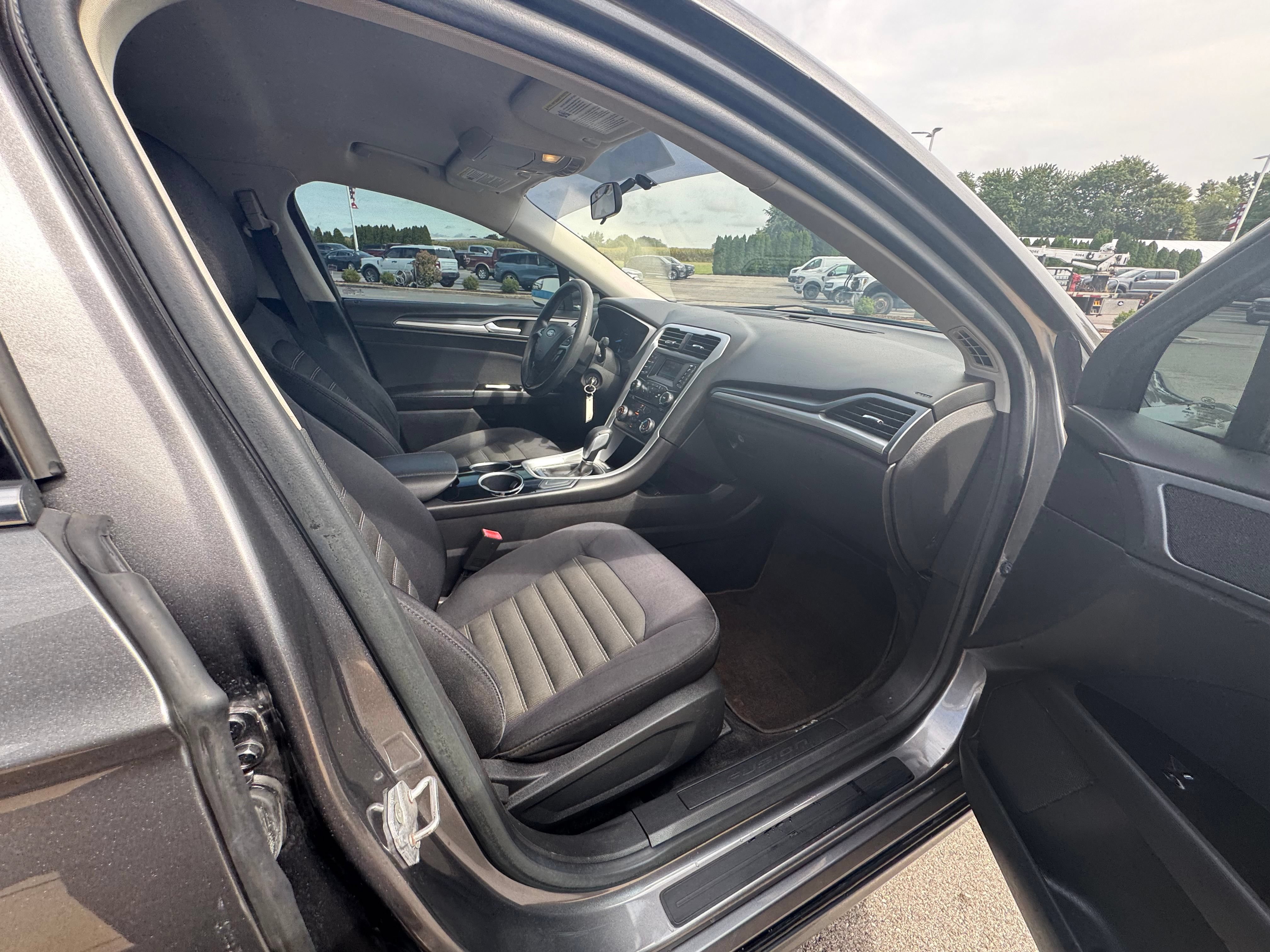 Used 2014 Ford Fusion SE FWD image 13