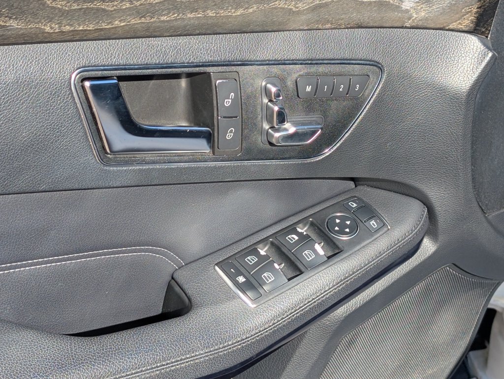 Used 2014 Mercedes-Benz E 350 4MATIC Sedan image 25