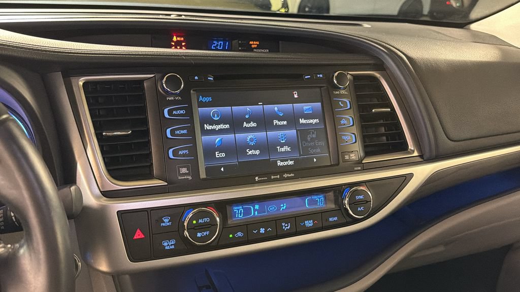 Used 2017 Toyota Highlander Limited AWD/4WD image 25
