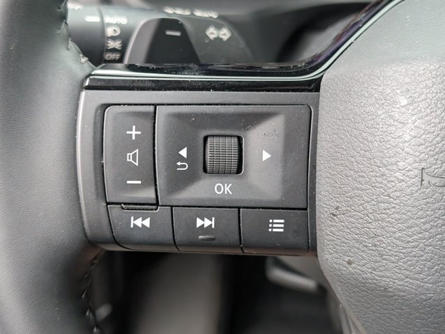 Used 2025 Nissan Rogue SL w/ SL Premium Package FWD image 18