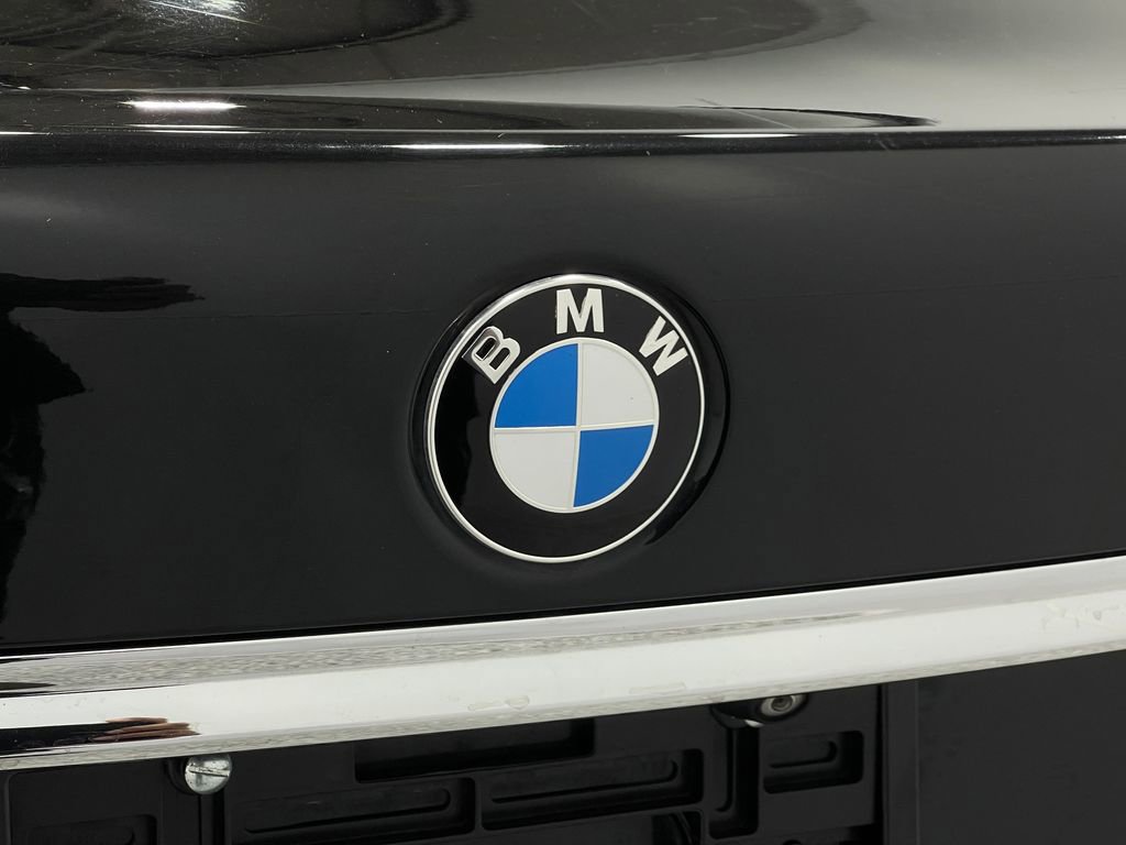 Used 2018 BMW 750i w/ Executive Package RWD image 39