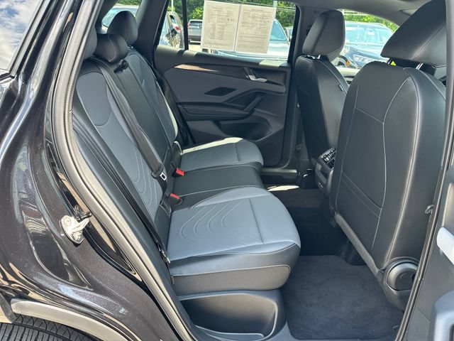 Certified 2025 Volkswagen Tiguan SE R-Line AWD/4WD image 37