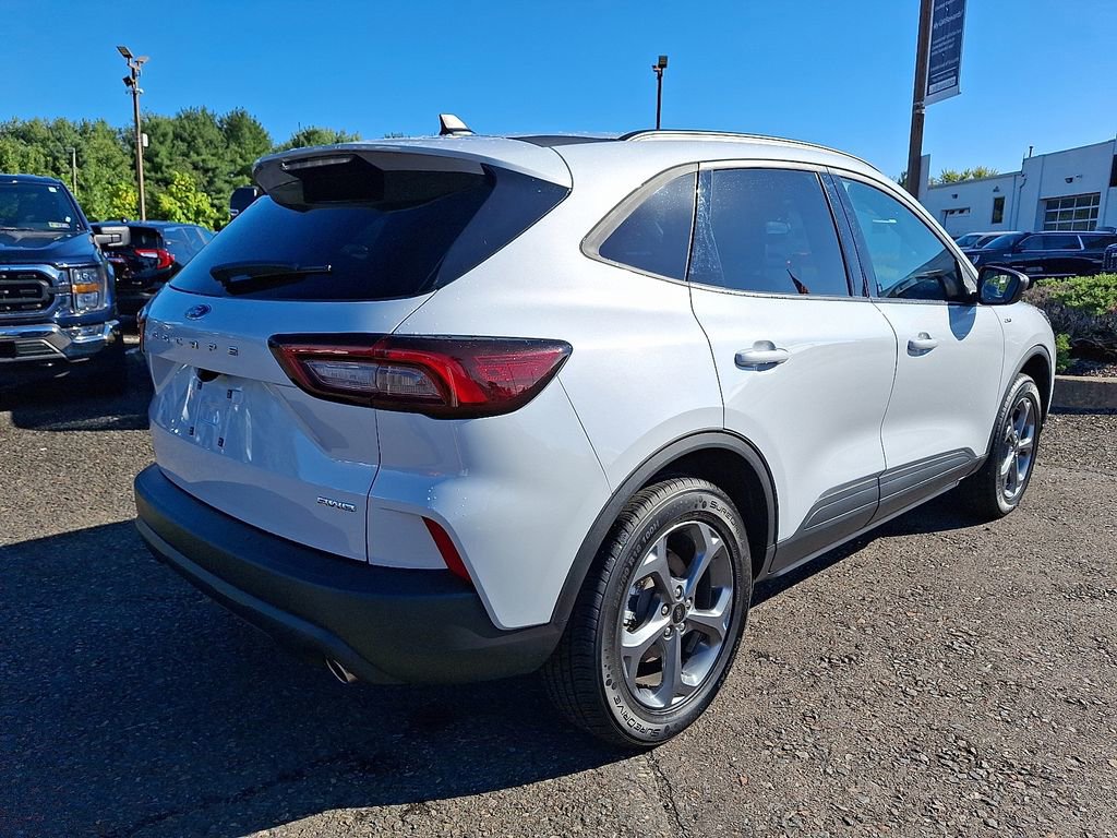 Used 2025 Ford Escape ST-Line image 6