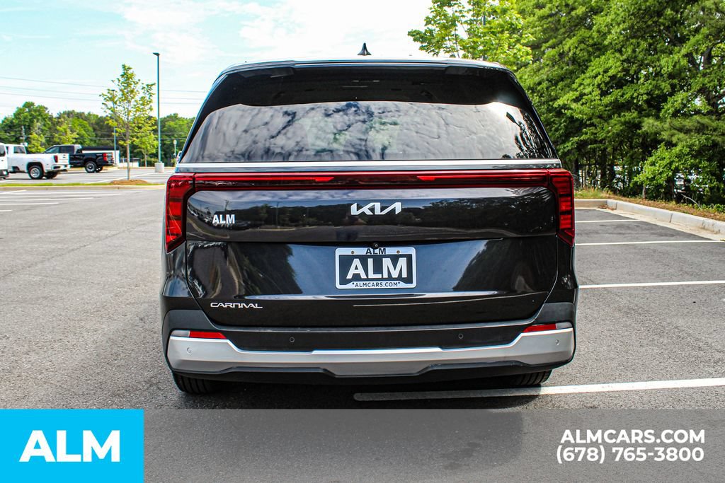 Used 2025 Kia Carnival FWD image 11