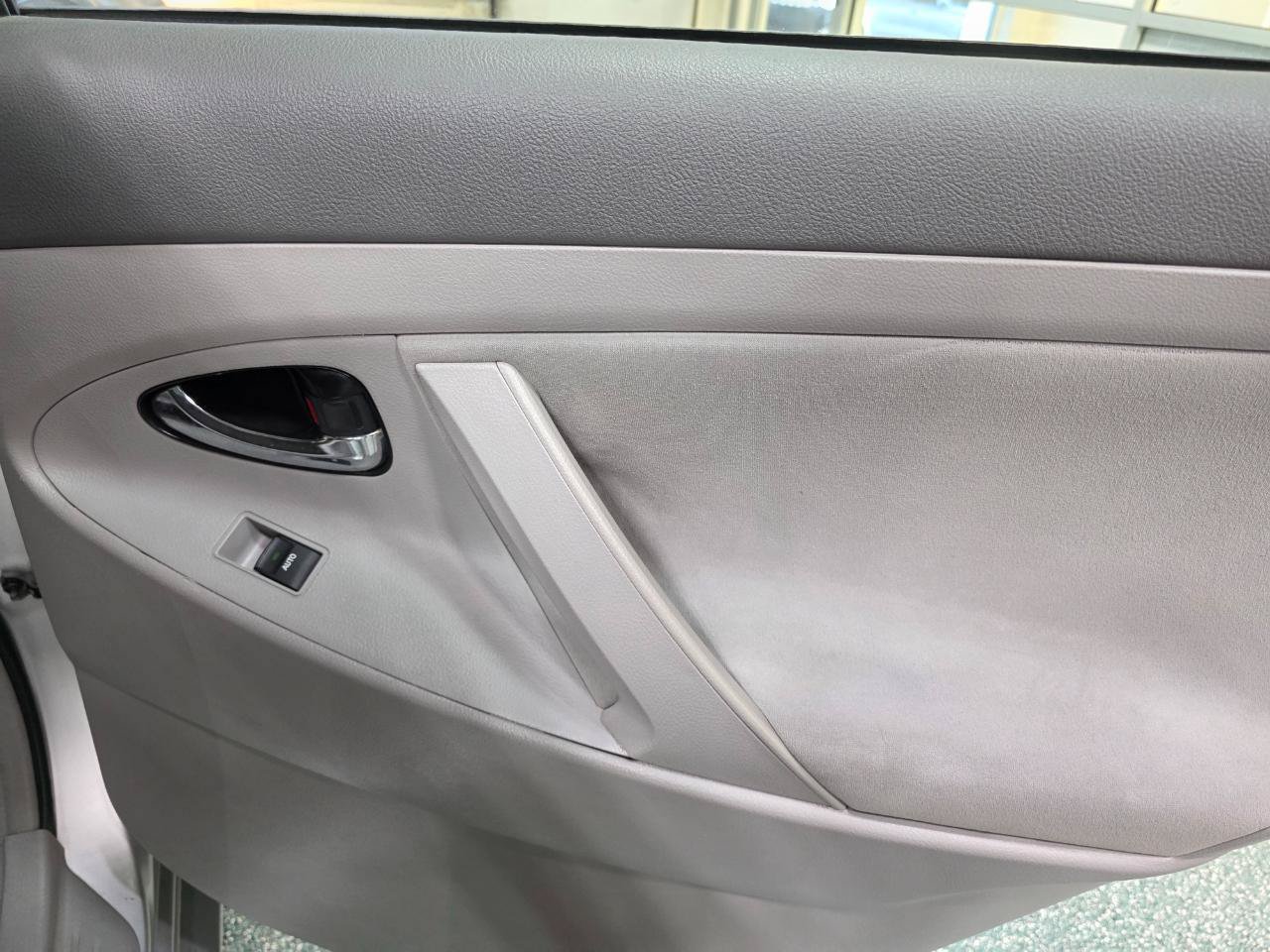 Used 2011 Toyota Camry LE FWD image 23
