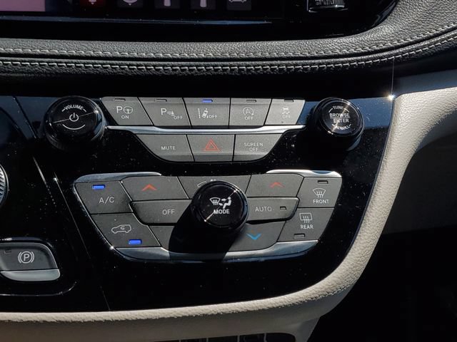 Used 2024 Chrysler Pacifica Touring-L AWD/4WD image 28