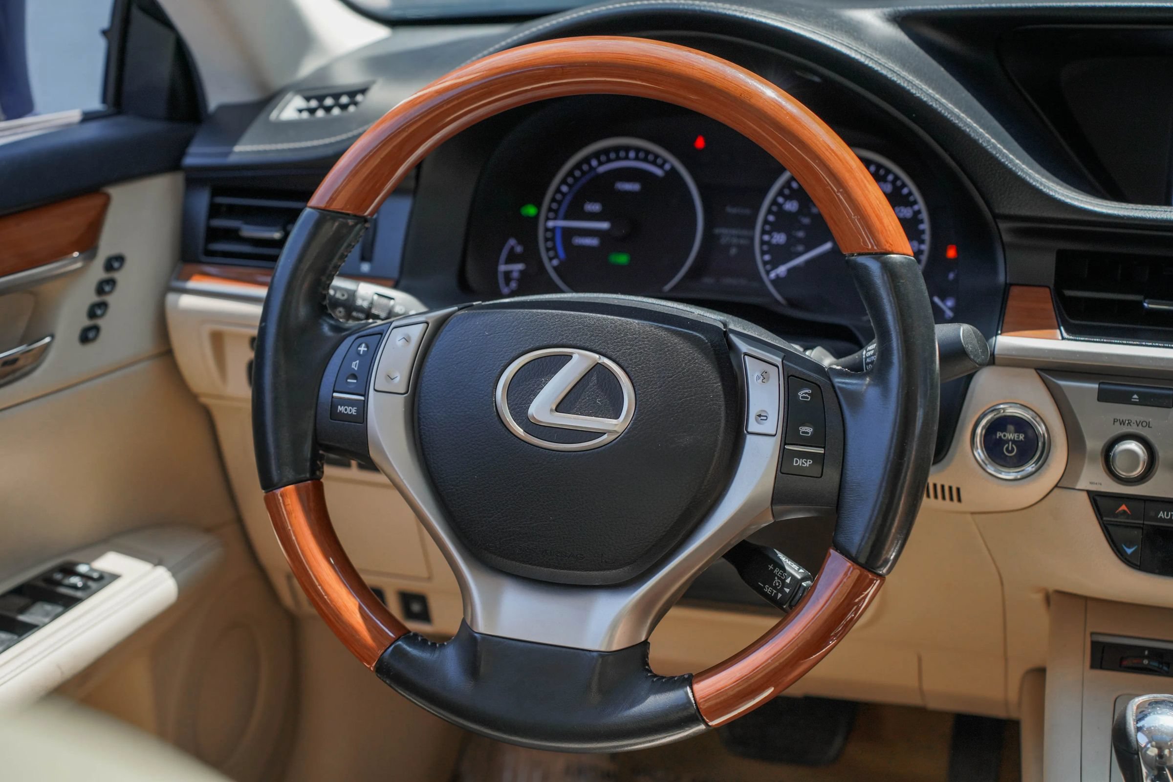 Used 2015 Lexus ES 300h w/ Navigation System Package FWD image 15