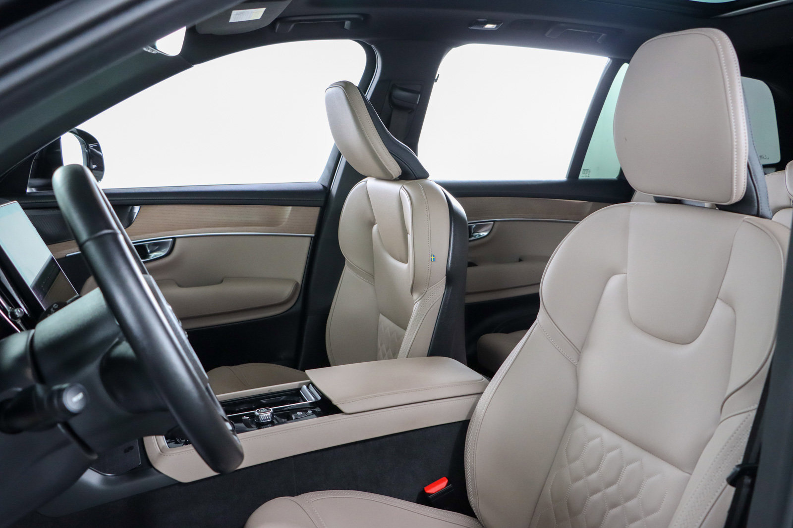 Used 2025 Volvo XC90 B6 Plus AWD/4WD image 24