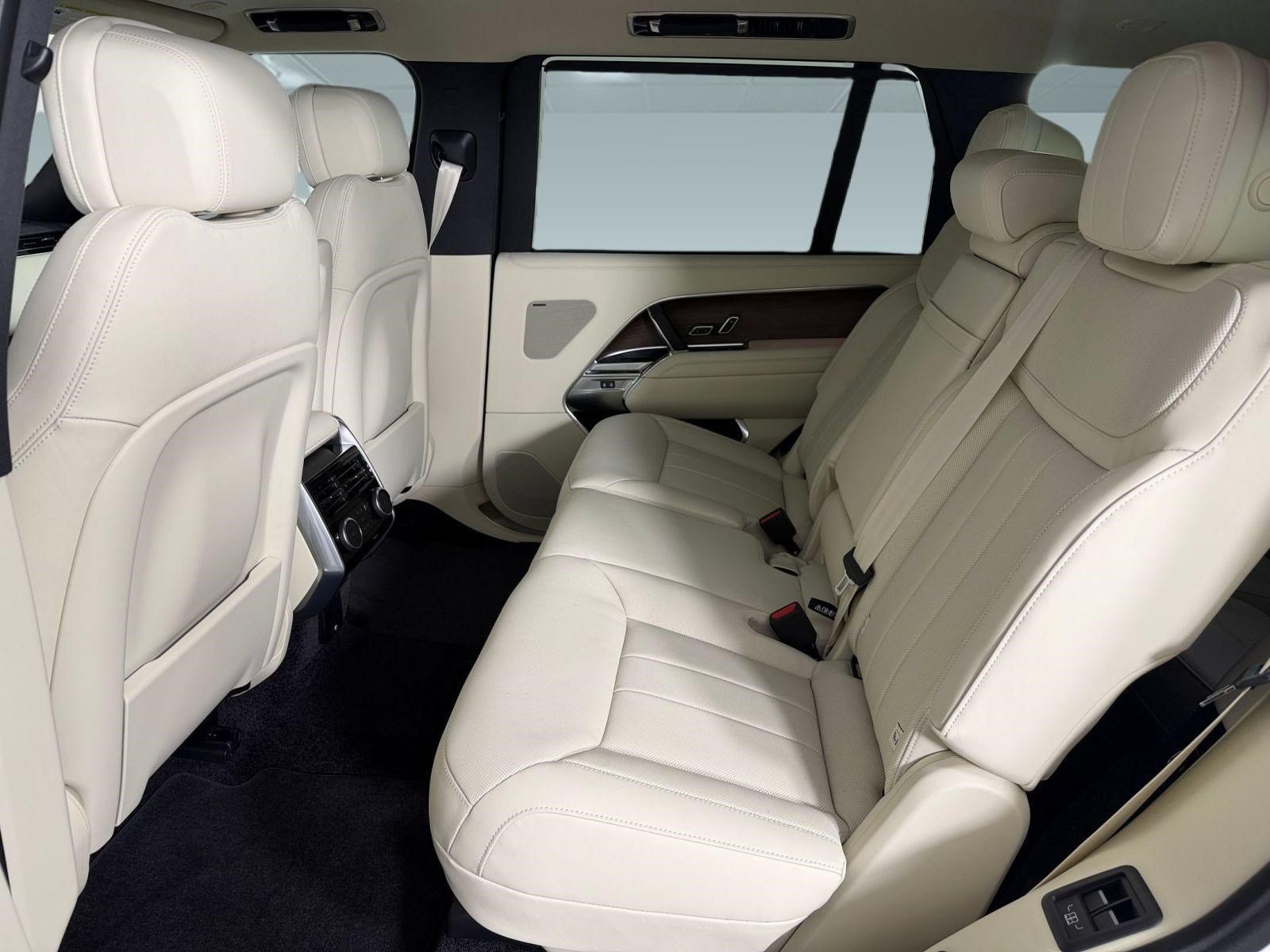 New 2026 Land Rover Range Rover Long Wheelbase SE AWD/4WD image 23