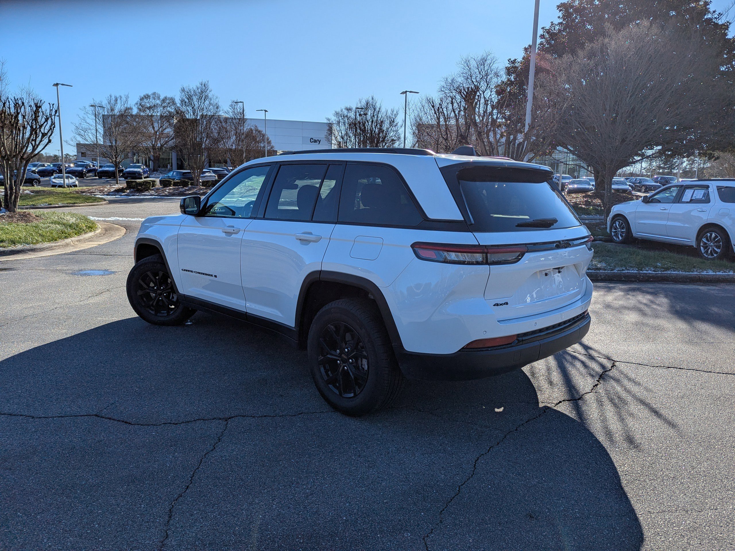 Used 2025 Jeep Grand Cherokee Altitude image 7