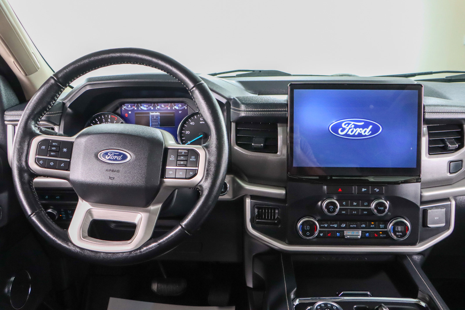 Used 2022 Ford Expedition XLT image 18